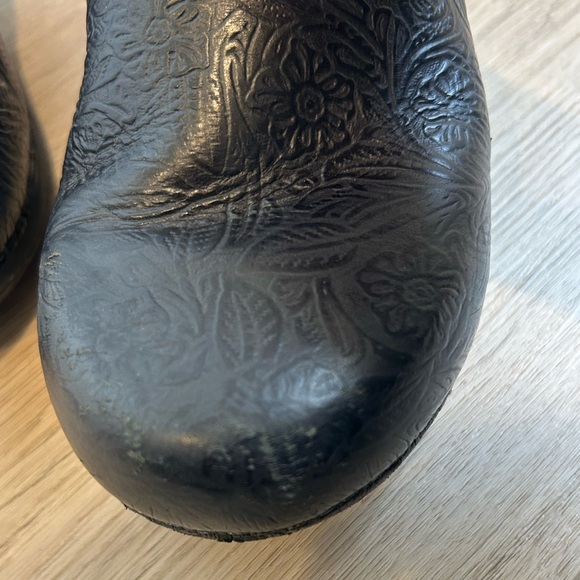 Dansko Black Floral Embossed Leather Comfort Clog Xp 2.0 Size US 9.5 EU 41 - Picture 4 of 13